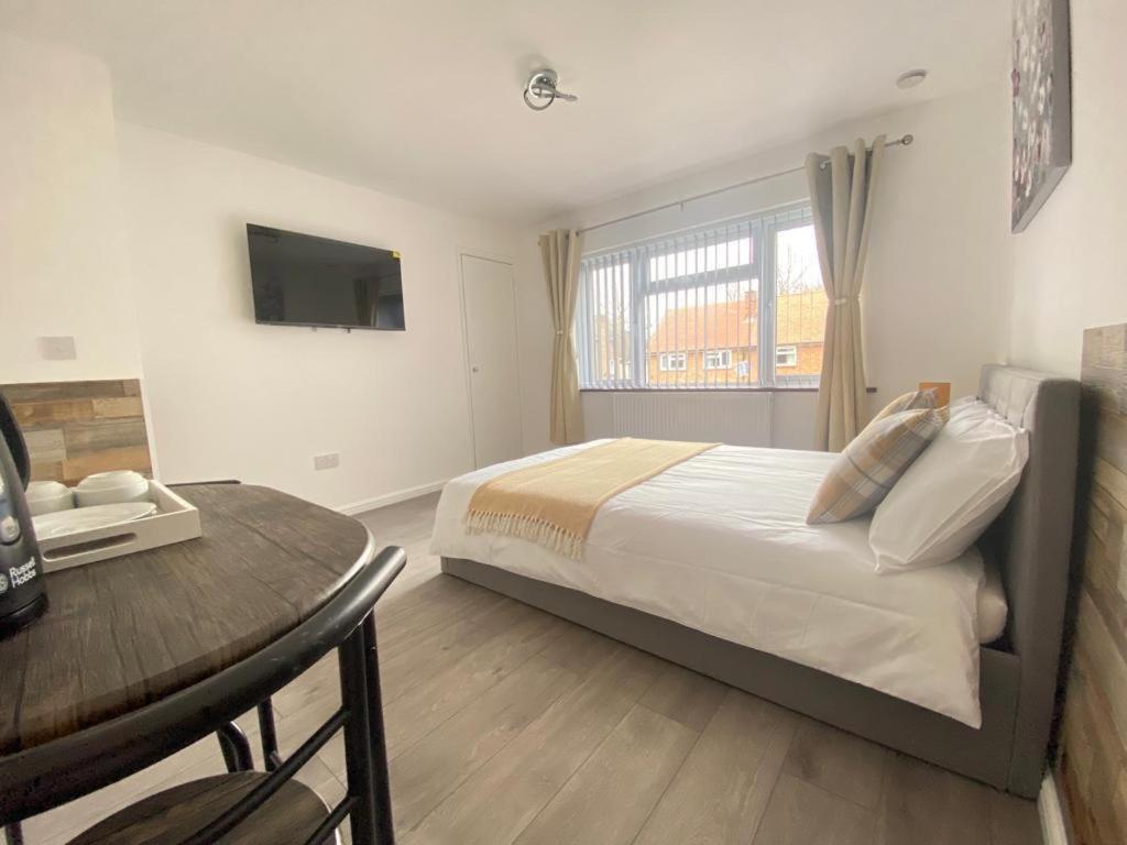 Gatwick Deluxe En-Suite Rooms 霍利 外观 照片