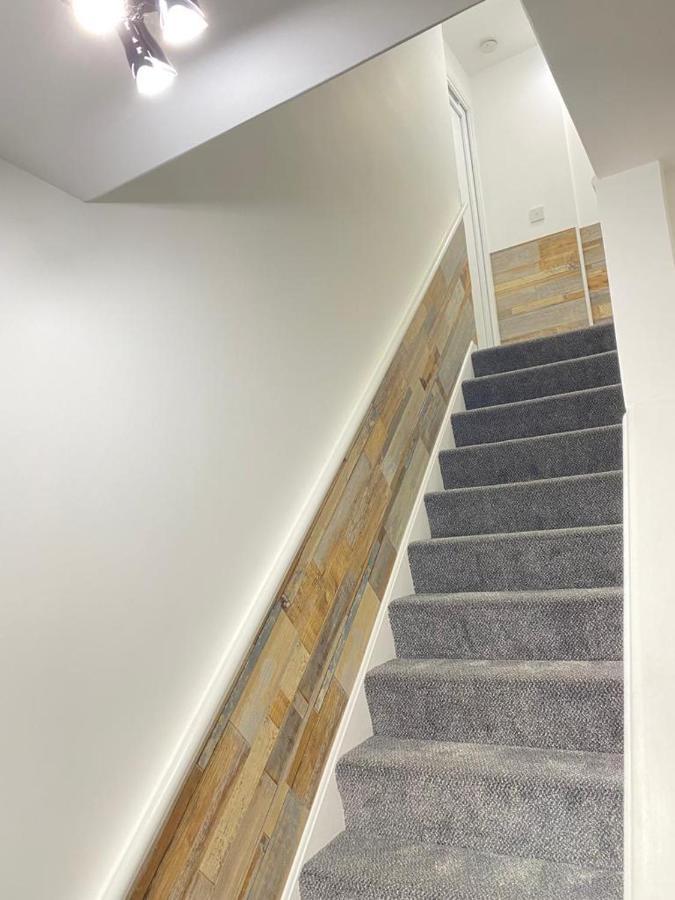Gatwick Deluxe En-Suite Rooms 霍利 外观 照片