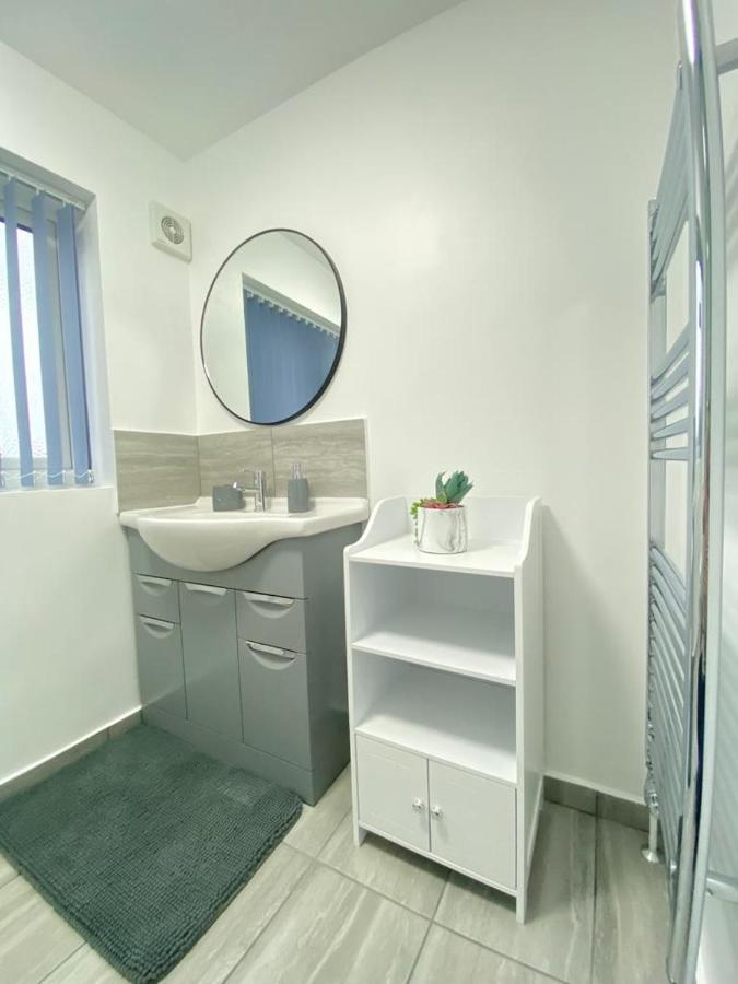 Gatwick Deluxe En-Suite Rooms 霍利 外观 照片