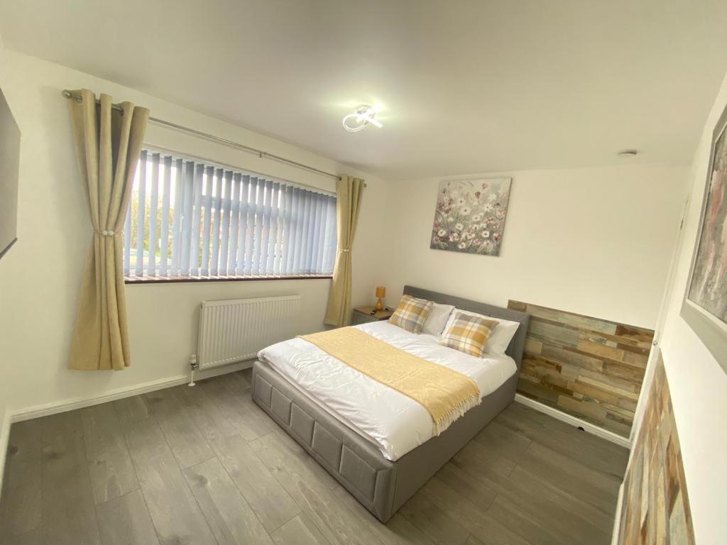 Gatwick Deluxe En-Suite Rooms 霍利 外观 照片