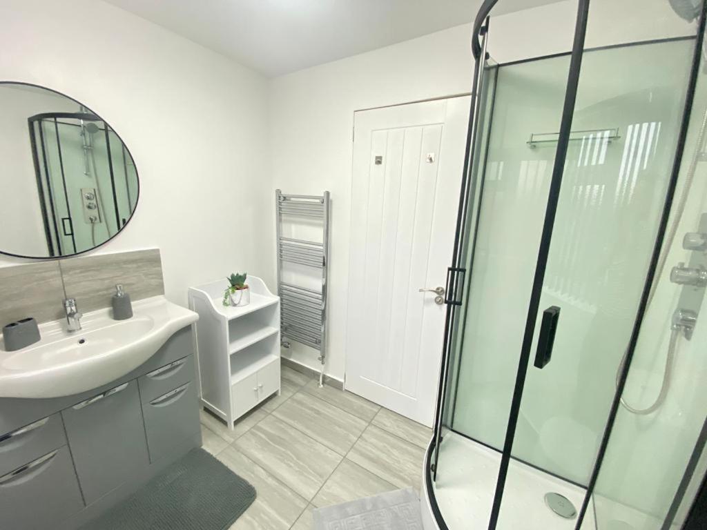 Gatwick Deluxe En-Suite Rooms 霍利 外观 照片