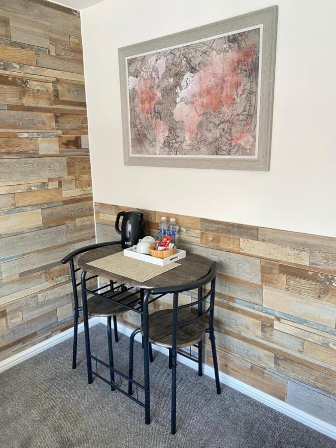Gatwick Deluxe En-Suite Rooms 霍利 外观 照片