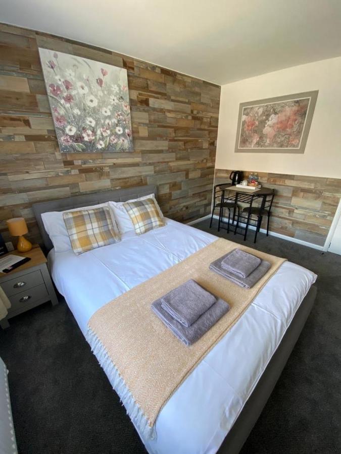 Gatwick Deluxe En-Suite Rooms 霍利 外观 照片